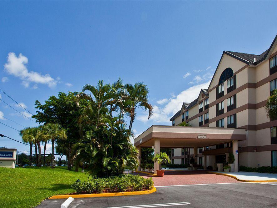 Holiday Inn Express Fort Lauderdale North - Executive Airport By Ihg Екстериор снимка