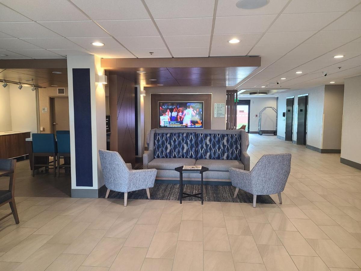 Holiday Inn Express Fort Lauderdale North - Executive Airport By Ihg Екстериор снимка