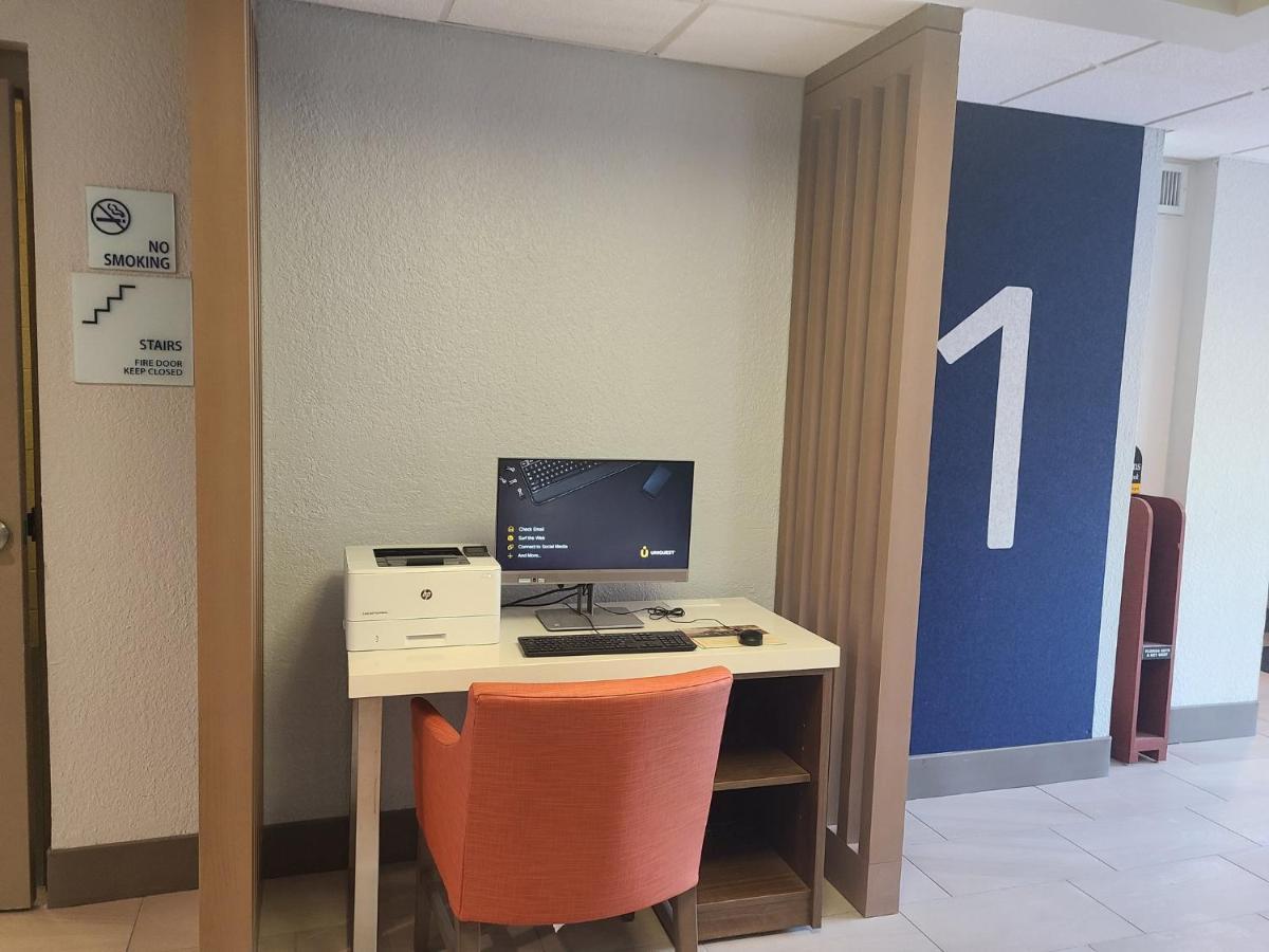 Holiday Inn Express Fort Lauderdale North - Executive Airport By Ihg Екстериор снимка