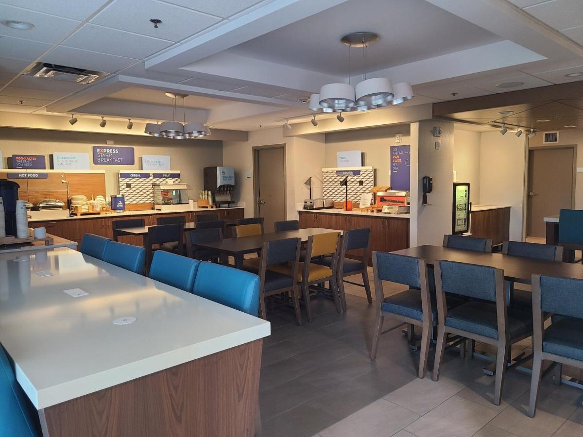 Holiday Inn Express Fort Lauderdale North - Executive Airport By Ihg Екстериор снимка