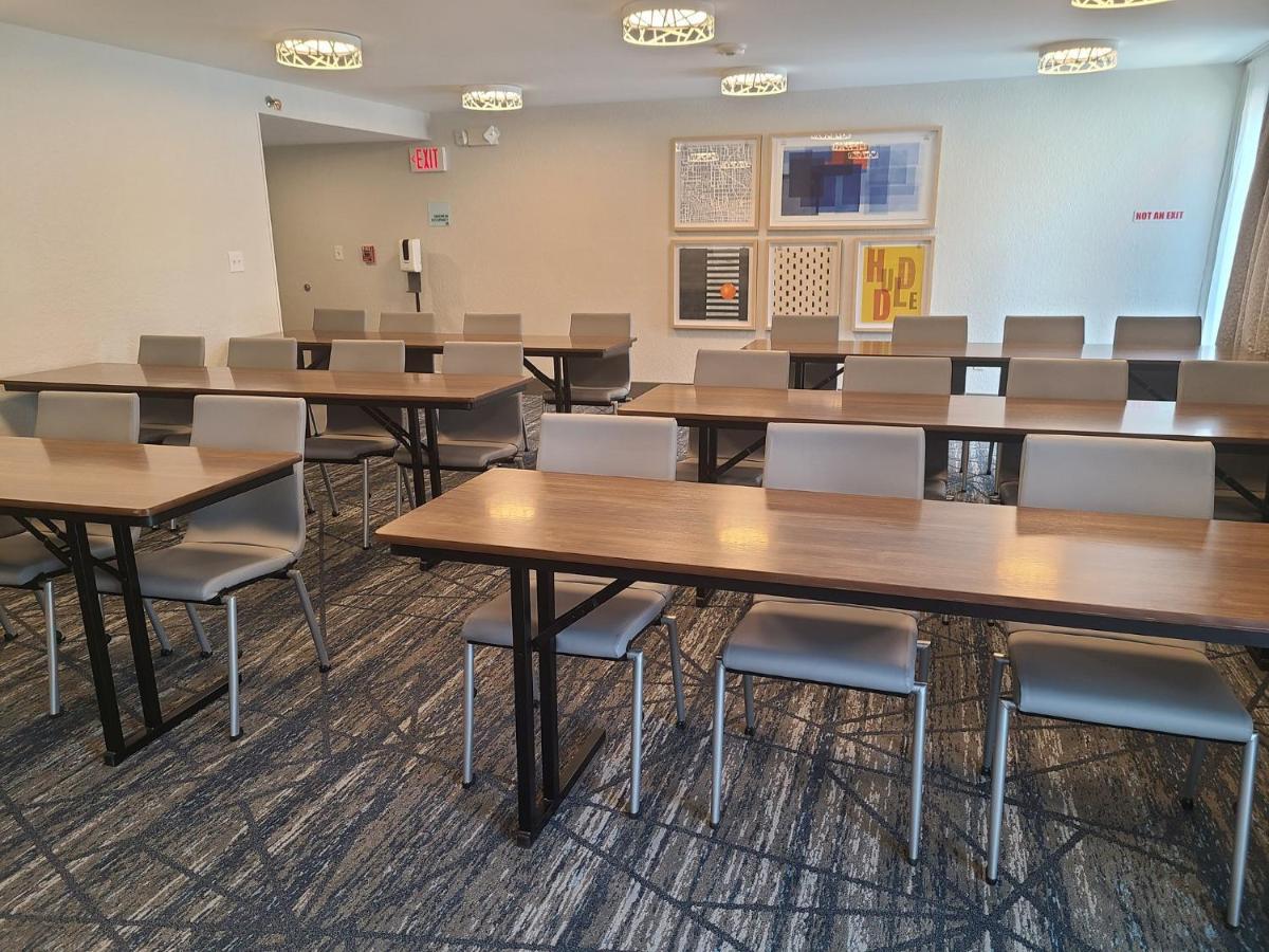 Holiday Inn Express Fort Lauderdale North - Executive Airport By Ihg Екстериор снимка