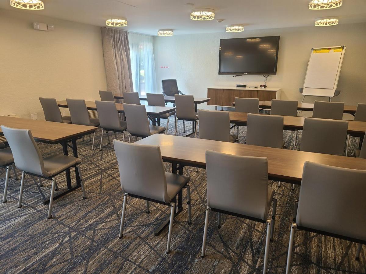 Holiday Inn Express Fort Lauderdale North - Executive Airport By Ihg Екстериор снимка