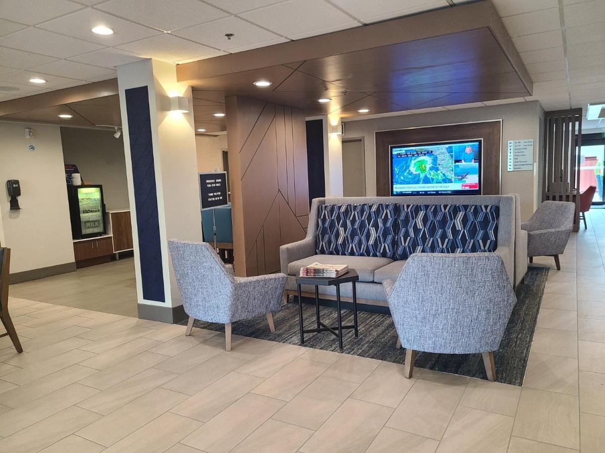 Holiday Inn Express Fort Lauderdale North - Executive Airport By Ihg Екстериор снимка