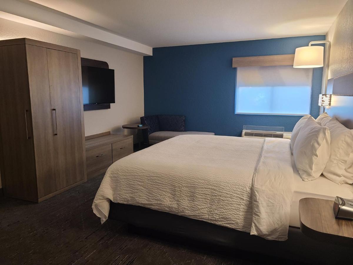 Holiday Inn Express Fort Lauderdale North - Executive Airport By Ihg Екстериор снимка