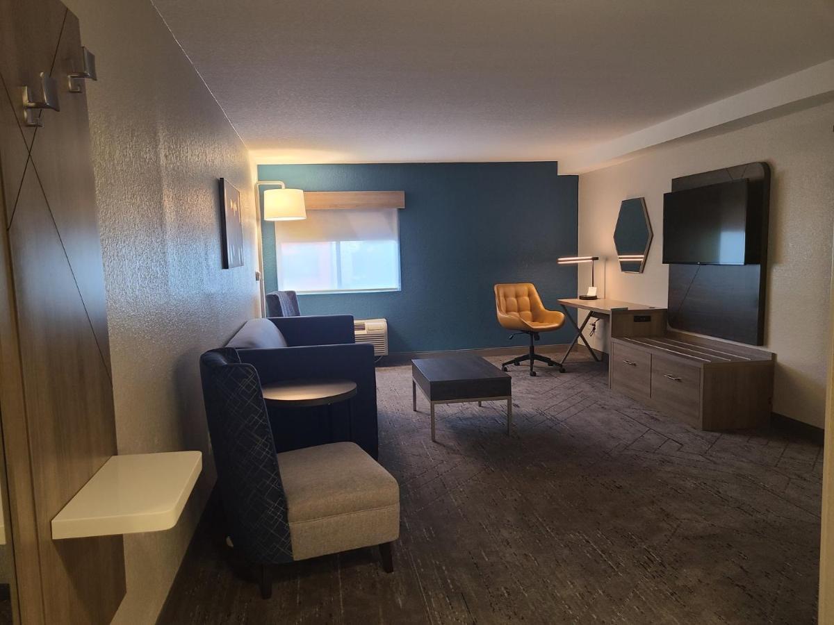 Holiday Inn Express Fort Lauderdale North - Executive Airport By Ihg Екстериор снимка