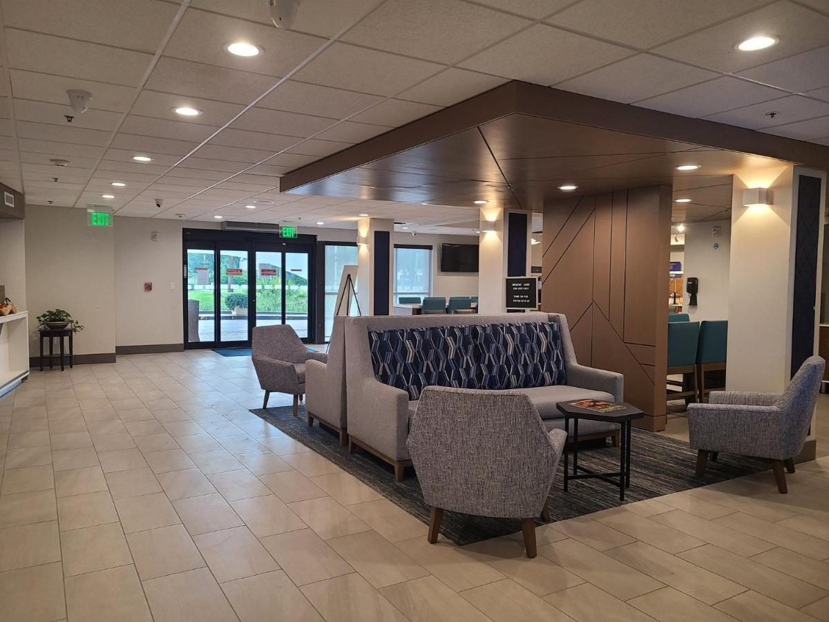 Holiday Inn Express Fort Lauderdale North - Executive Airport By Ihg Екстериор снимка
