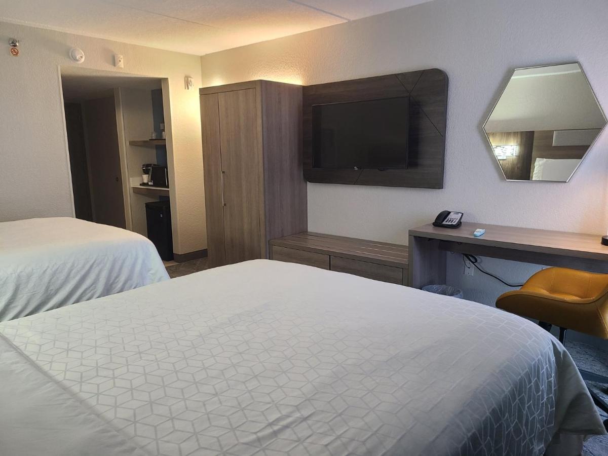 Holiday Inn Express Fort Lauderdale North - Executive Airport By Ihg Екстериор снимка