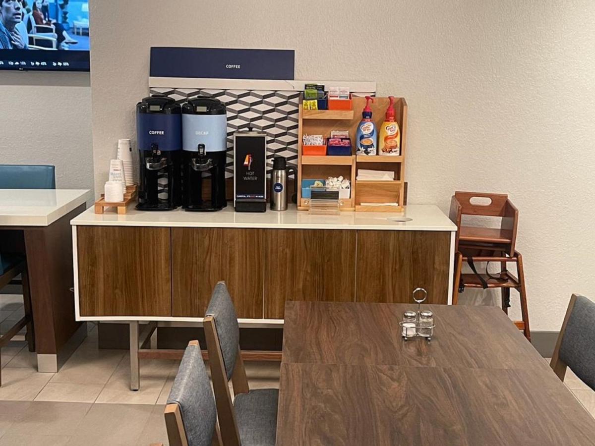 Holiday Inn Express Fort Lauderdale North - Executive Airport By Ihg Екстериор снимка