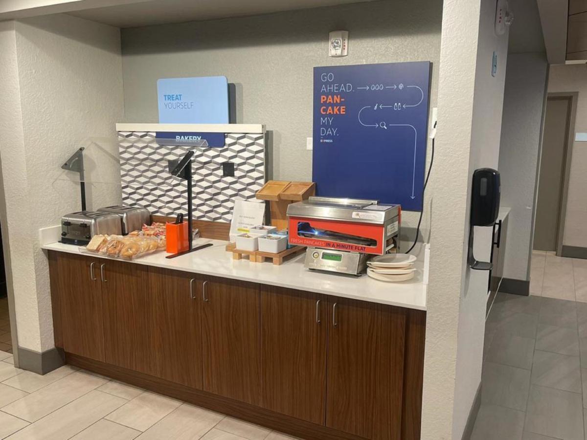 Holiday Inn Express Fort Lauderdale North - Executive Airport By Ihg Екстериор снимка