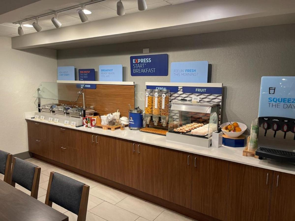 Holiday Inn Express Fort Lauderdale North - Executive Airport By Ihg Екстериор снимка
