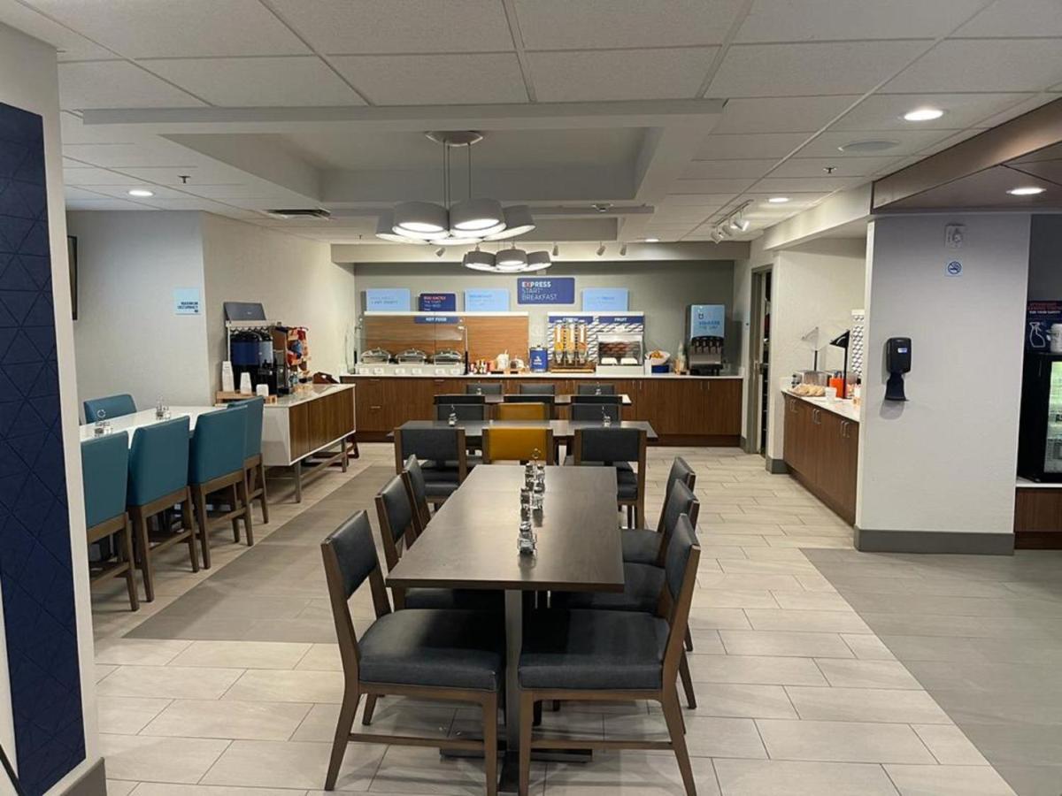 Holiday Inn Express Fort Lauderdale North - Executive Airport By Ihg Екстериор снимка