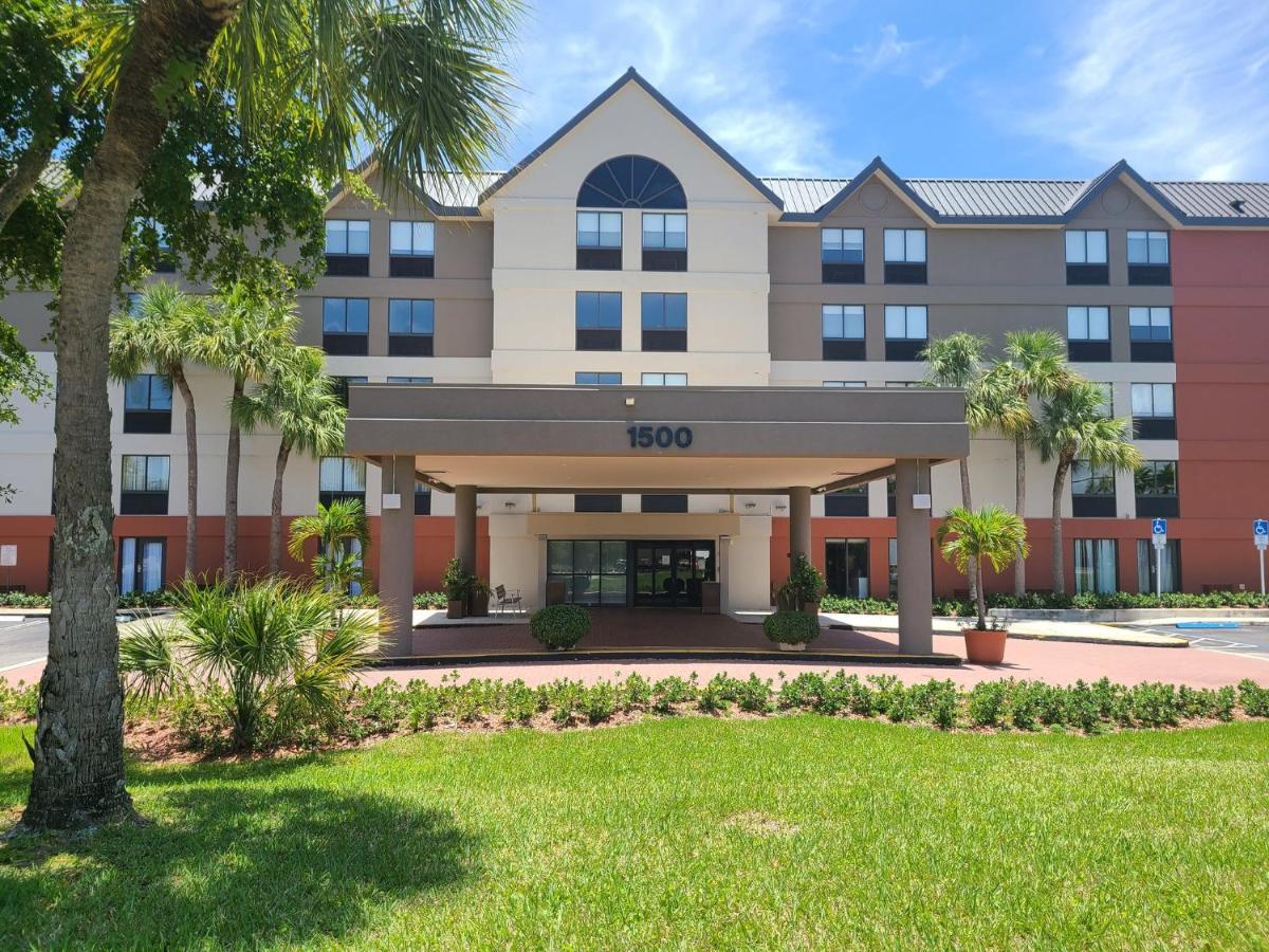Holiday Inn Express Fort Lauderdale North - Executive Airport By Ihg Екстериор снимка