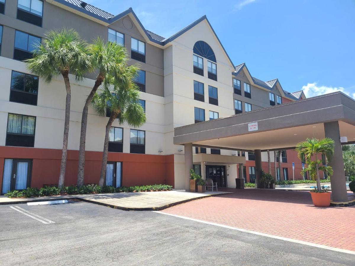 Holiday Inn Express Fort Lauderdale North - Executive Airport By Ihg Екстериор снимка