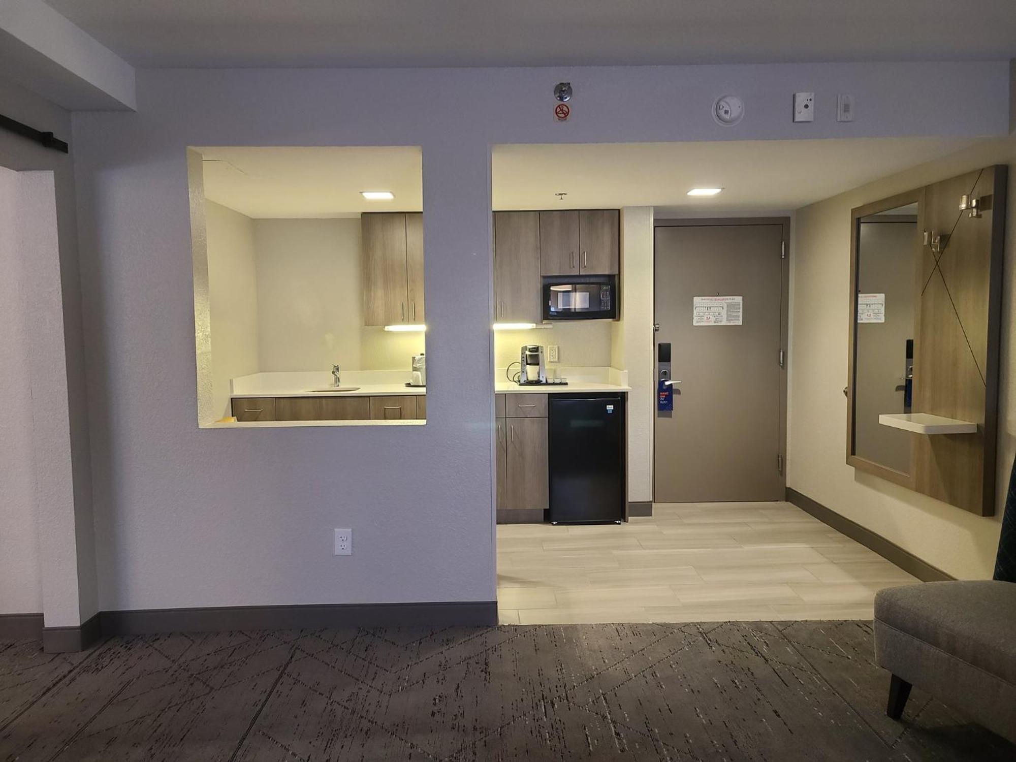 Holiday Inn Express Fort Lauderdale North - Executive Airport By Ihg Екстериор снимка