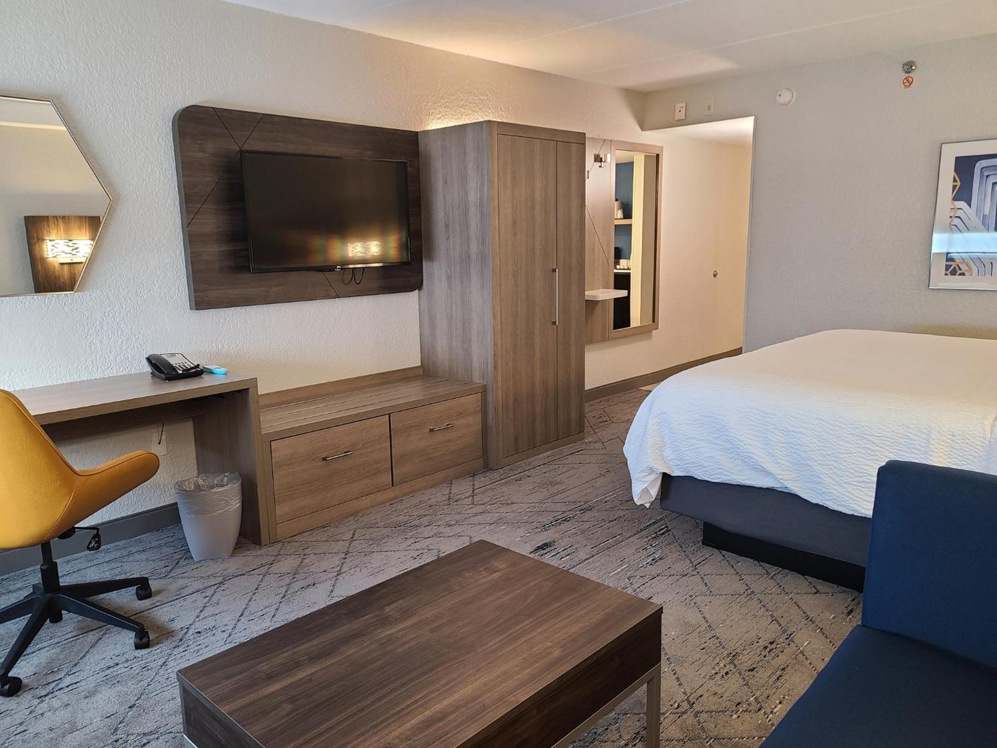 Holiday Inn Express Fort Lauderdale North - Executive Airport By Ihg Екстериор снимка