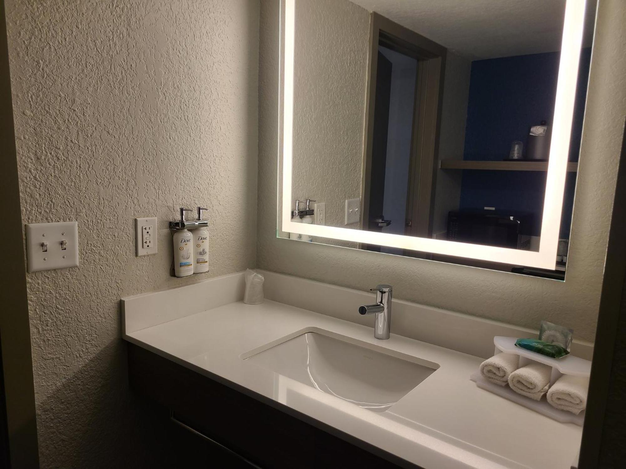 Holiday Inn Express Fort Lauderdale North - Executive Airport By Ihg Екстериор снимка