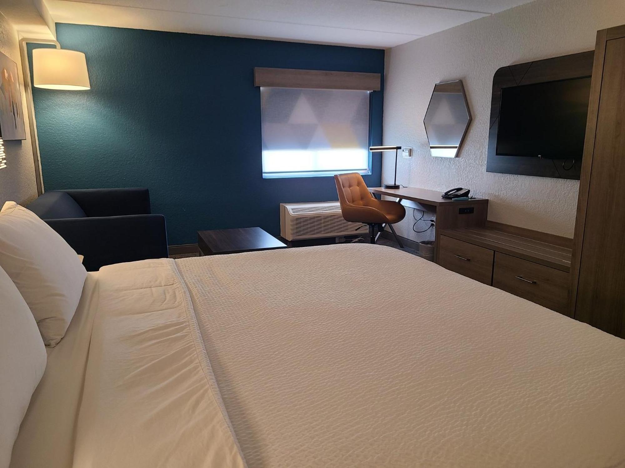 Holiday Inn Express Fort Lauderdale North - Executive Airport By Ihg Екстериор снимка