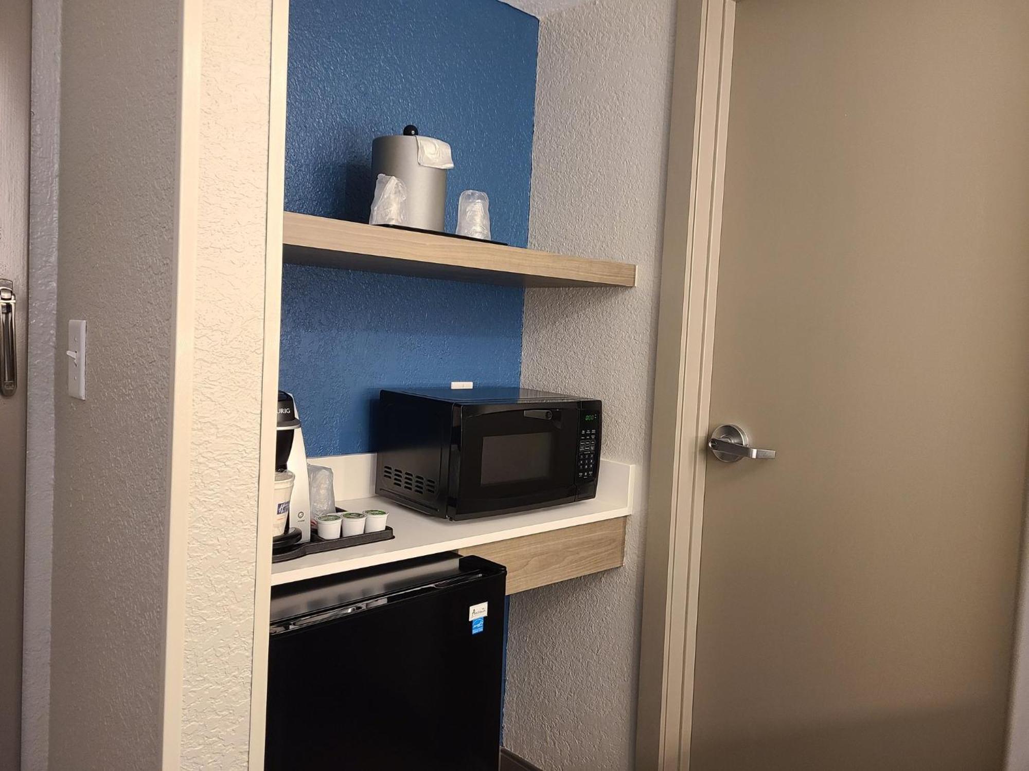 Holiday Inn Express Fort Lauderdale North - Executive Airport By Ihg Екстериор снимка